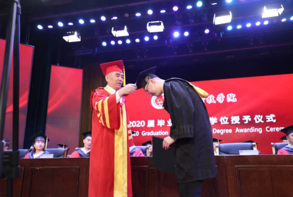 长春科技学院校长寄语毕业生践行